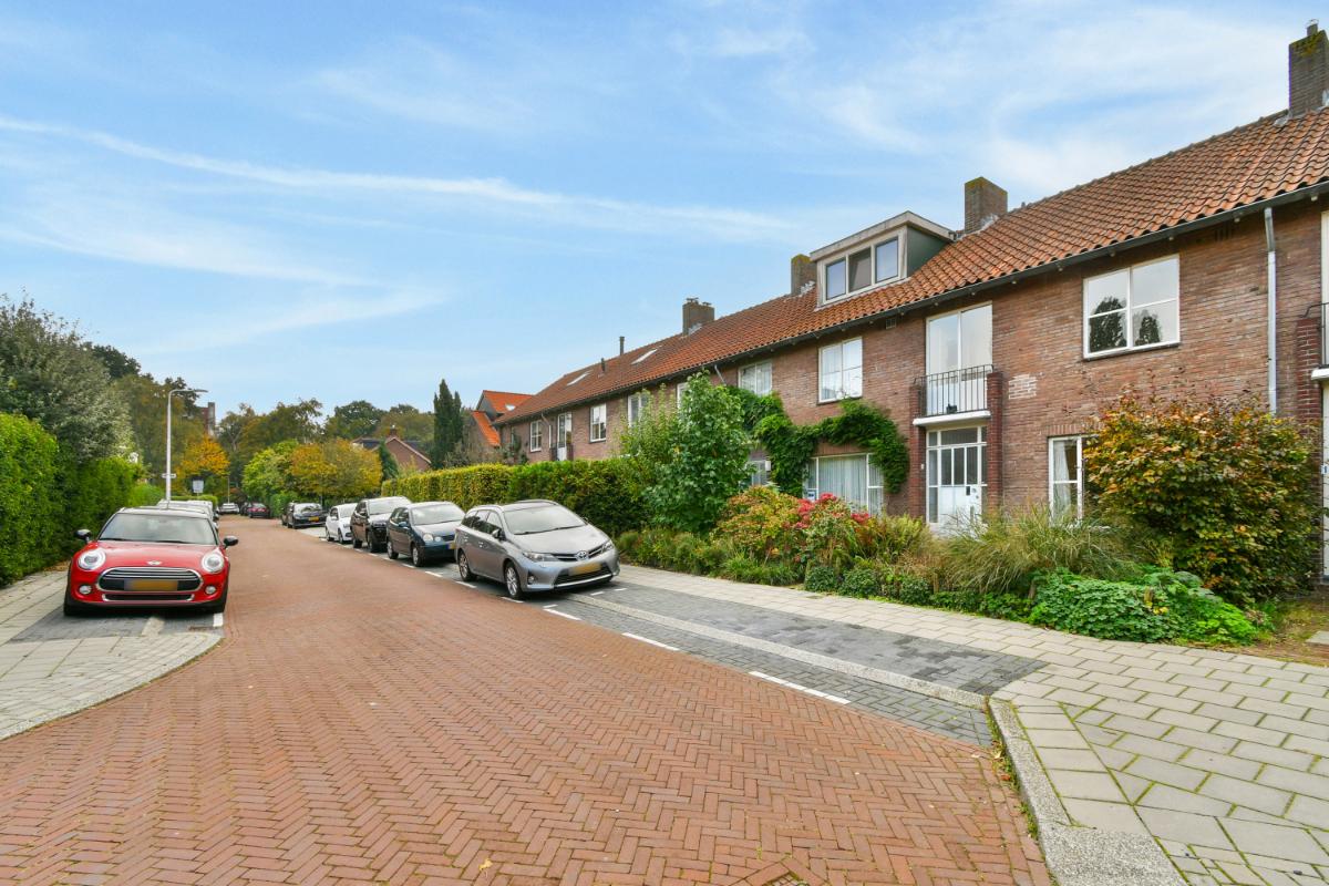 Tussenwoning te koop: Govert Flincklaan 11, Amstelveen