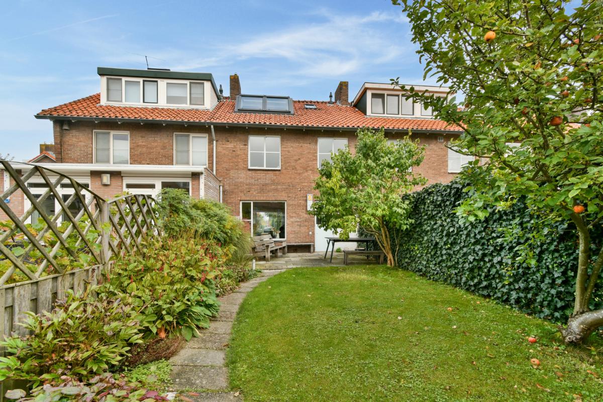 Tussenwoning te koop: Govert Flincklaan 11, Amstelveen
