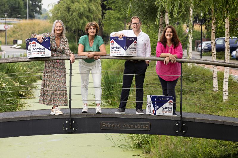 Admiraal ERA Makelaardij op brug